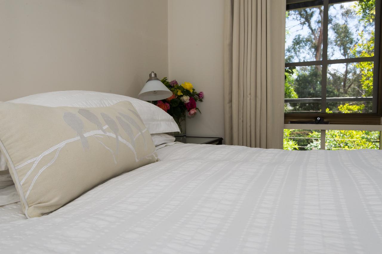 マセドニア Hollyhock Bed & Breakfast エクステリア 写真