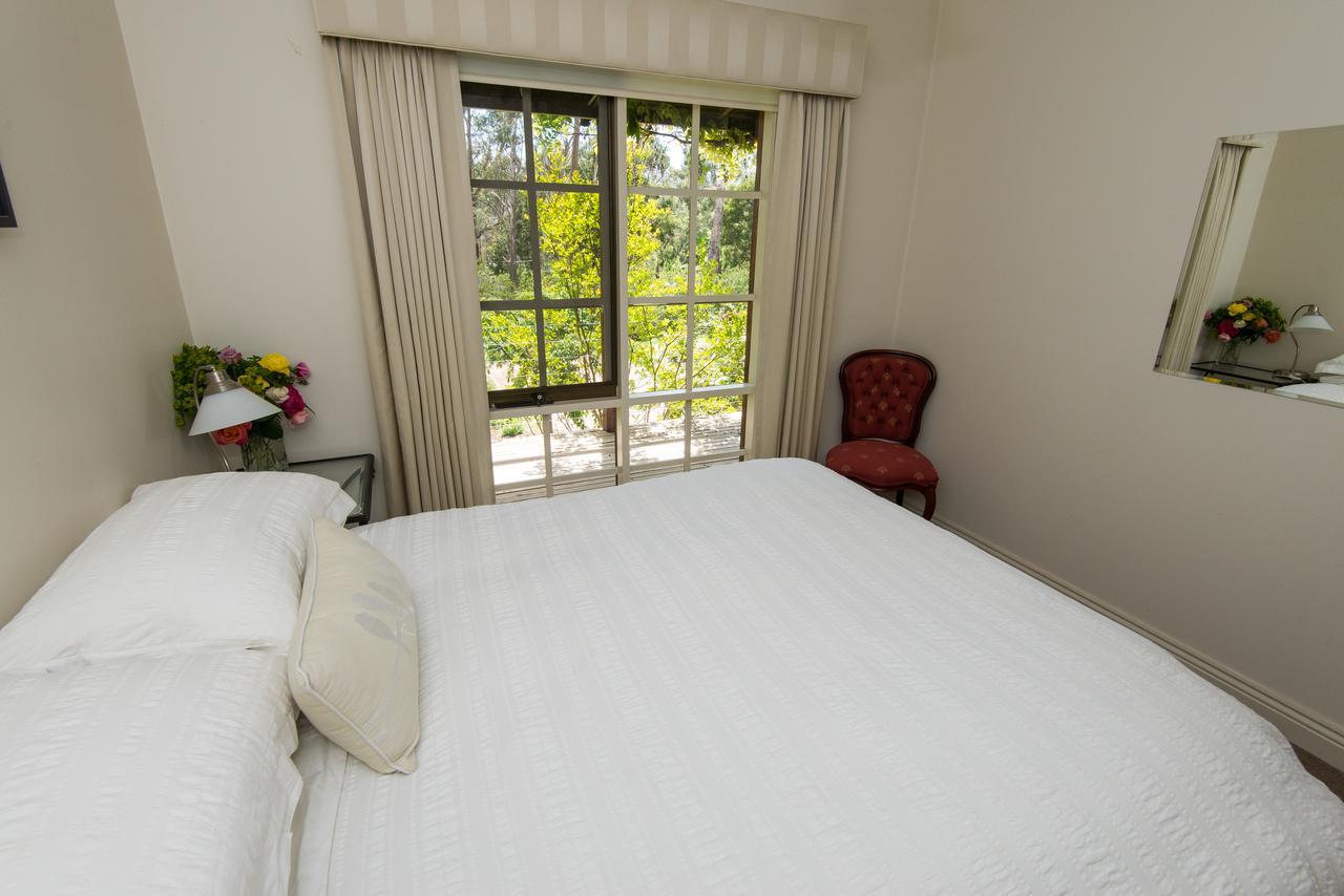 マセドニア Hollyhock Bed & Breakfast エクステリア 写真