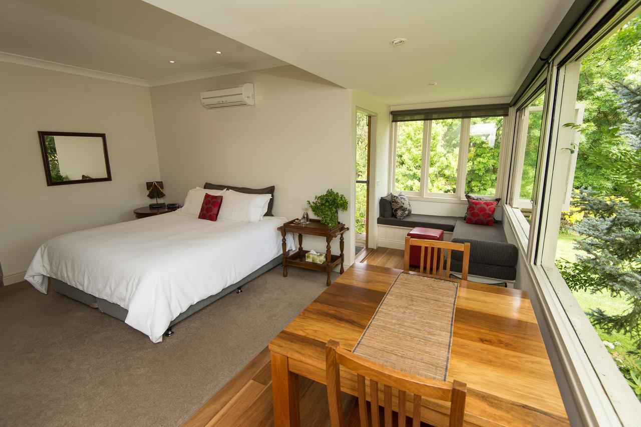 マセドニア Hollyhock Bed & Breakfast エクステリア 写真